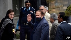 Pakistan's former Prime Minister Nawaz Sharif, center, arrives at Islamabad High Court in Islamabad, Pakistan, Nov. 29, 2023.