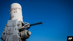 미 구축함 그레이블리 함상에 함포가 설치돼 있다. (자료사진)