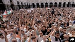  قاہرہ میں مسجد الازہر کے باہر غزہ کے لوگو ں کے ساتھ یک جہتی کا مظاہرہ ، فوٹو اے پی 20 اکتوبر 2023