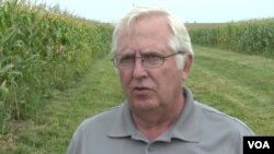 เดนนิส โบว์แมน ผู้เชี่ยวชาญด้านการส่งเสริม จากมหาวิทยาลัยอิลลินอยส์