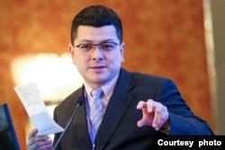 新加坡国际事务学会高级研究员胡逸山