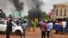 نائیجر میں مشتعل افراد کی جانب سے ہنگامہ برپا کرنے اور املاک کو نذر آتش کرنے کے متعدد واقعات ہوئے ہیں۔ فائل فوٹو