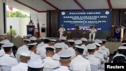 필리핀 해군 토리비오 아다치(연단) 중장이 2일 연합 해군훈련 개막 행사에서 연설하고 있다.