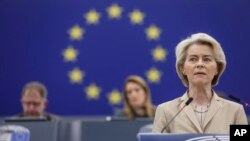 우르줄라 폰데어라이엔 EU 집행위원장이 28일 프랑스 스트라스부르그에서 열린 유럽의회 본회의에서 연설하고 있다.