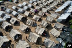 Tenda yang didirikan untuk warga Palestina yang mengungsi akibat pemboman Israel di Jalur Gaza terlihat di Khan Younis pada 19 Oktober 2023. (Foto: AFP)