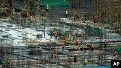 중국 베이징 건설 현장에서 일하고 있는 노동자들 (자료사진)