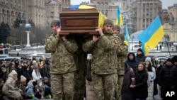 مراسم خاکسپاری یک تن از نظامیان اوکراینی 