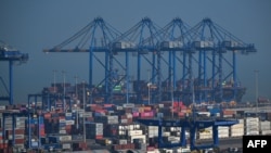 រូបឯកសារ៖ រូប​ដែល​ថត​នៅ​ថ្ងៃទី១១ ខែមករា ឆ្នាំ២០២៤ នេះ បង្ហាញ​ពី​ទិដ្ឋភាព​ទូទៅ​នៃ​កំពង់ផែ Mundra ដែល​ជា​កម្មសិទ្ធិ​របស់​ក្រុមហ៊ុន Adani Group របស់​ប្រទេស​ឥណ្ឌា​នៅ​ក្រុង Mundra។