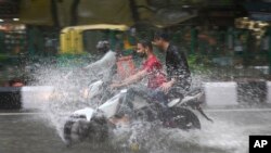 Министер од Делхи: Инфраструктурата на Делхи не може да се справи со силниот дожд