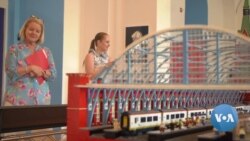 Artist Uses Lego Bricks to Recreate World's Iconic Buildings 