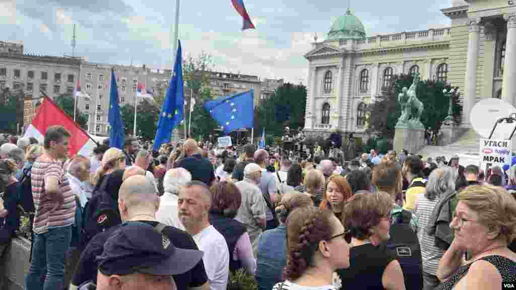 Osmi skup &quot;Srbija protiv nasilja&quot; ispred Skupštine Srbije, 24. juna 2023. (Foto: VOA/Rade Ranković)