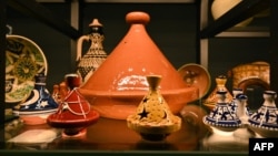 Des échantillons du Maroc sont exposés au nouveau musée d'ethnographie (Neprajzi Muzeum) dans le parc de la ville de Budapest le 4 juin 2022. (Photo par ATTILA KISBENEDEK / AFP)