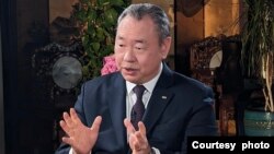 资料照片：驻美国台北经济文化代表处代表俞大㵢在华盛顿双橡园接受美联社专访。(2024年1月18日，台湾驻美代表处提供）