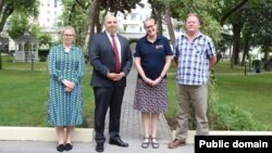 Hüqo Qevera və Canet Dijkstr (Mənbə: ABŞ səfirliyi)