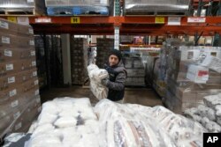 Yo'qsillarga guruch tarqatayotgan markaz, Nyu-York shtati, 15-noybr, 2023