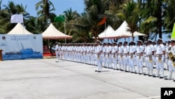 2024年3月6日，印度海军士兵站在印度拉克沙群岛最南端的米尼科伊岛的海军基地落成仪式上。（美联社照片）