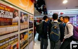 Students wait to attend tutoring sessions after school in Hong Kong, Dec. 4, 2013. South Korea's Ministry of Education said the total number of students studying in China dropped by 78% since 2017.