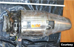 2019년 후티 반군이 사우디아라비아를 공격할 당시 사용한 순항미사일에 탑재된 톨루-10 엔진. 한글이 적힌 엔진 덮개 파편과 모양이 동일하다. 출처=2020년 유엔안보리 보고서
