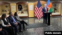 ABŞ səfiri Mark Libbi and içir (Mənbə: ABŞ səfirliyi)