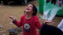 غزہ میں بارش: بچوں کے چہروں پر مسکراہٹ
