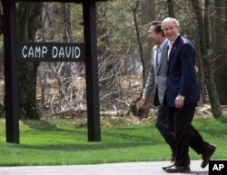 지난 2008년 4월 미국 워싱턴 인근 메릴랜드 주의 대통령 별장 '캠프 데이비드'에서 조지 부시 대통령과 이명박 한국 대통령의 회담이 열렸다.