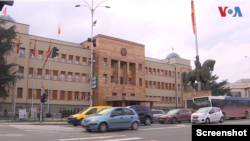 Седницата траеше до 3 часот утрово кога и беа изгласани измените. Жестоки критики и на сметка на законот и процедурата за носење на законот имаше од опозициските СДСМ и Левица