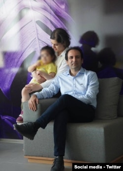 عکسی که همسر مجید توکلی در حساب ایکس منتشر کرده است. صورت دختر توکلی توسط صدای آمریکا تار شده است.