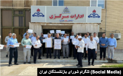 اعتراض کارکنان رسمی وزارت نفت در خارک