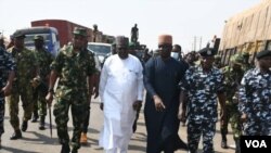 Kwamishinan Tsaron Cikin Gida a jihar Kaduna, Samuel Aruwan da jami'in tsaro