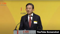 홍석현 중앙홀딩스 회장이 4일 중앙일보-전략국제문제연구소(CSIS) 포럼에서 개회사하고 있다. (중앙일보 공식 유튜브 채널 캡쳐)