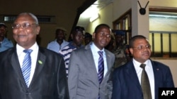 Crépin Mboli Goumba est le président du Parti africain pour une transformation radicale et l'intégration des États et le coordinateur du Bloc républicain pour la défense de la constitution.