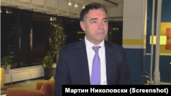 Поранешниот министер за надворешни работи и вицепремиер за европски прашања, Никола Димитров, во интервју за Гласот на Америка на македонски порачува дека фокусот на пристапниот процес е изместен и дека треба да се врати на суштинските работи.