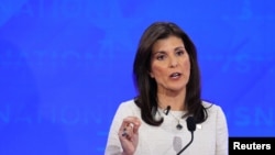 Calon presiden Partai Republik Nikki Haley berbicara dalam acara debat kandidat keempat di University of Alabama di Tuscaloosa, Alabama, pada 6 Desember 2023. (Foto: Reuters/Brian Snyder)