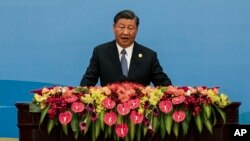 ប្រធានាធិបតី​ចិន​លោក Xi Jinping ថ្លែង​សុន្ទរកថា​ក្នុង​អំឡុង​ពេល​វេទិកា​ខ្សែក្រវាត់ និង​ផ្លូវ (BRI) នៅ​មហាសាល​ប្រជាជន​ចិន (Great Hall of the People) ក្នុង​ទីក្រុង​ប៉េកាំង កាលពី​ថ្ងៃទី១៨ ខែតុលា ឆ្នាំ២០២៣។