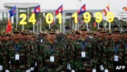 រូបឯកសារ៖ កង​រាជអាវុធហត្ថ​កម្ពុជា​ឈរតម្រង់ជួរ​​ នៅ​ក្នុង​ពិធីខួបអនុស្សាវរីយ៍លើកទី២៥នៃថ្ងៃបង្កើតបញ្ជាការដ្ឋានកងទ័ពជើងគោករបស់កងយោធពលខេមរភូមិន្ទ នៅ​រាជធានីភ្នំពេញ កាលពីថ្ងៃទី២៤ ខែមករា ឆ្នាំ២០២៤។