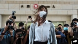 FILE - Aktivis Hong Kong Agnes Chow tiba di pengadilan di Hong Kong, Senin, 23 November 2020. (AP/Vincent Yu)