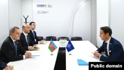 Ceyhun Bayramov və Xavyer Kolomin (Mənbə: Azərbaycan Xarici Işlər Nazirliyi)