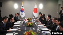 윤석열 한국 대통령과 기시다 후미오 일본 총리가 16일 아시아태평양경제협력체(APEC) 정상회의가 열린 미국 샌프란시스코에서 회담했다. 사진 = 한국 대통령실.