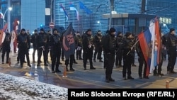 Pripadnici "Noćnih vukova" Republike Srpske u svečanom maršu ulicama Banje Luke sa zastavama Rusije i RS. Ruski bajkerski klub "Noćni vukovi", čiji je počasni član i Putin na listi je sankcioniranih organizacija u EU.
