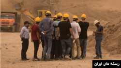 جمعی از کارگران معدن در ایران