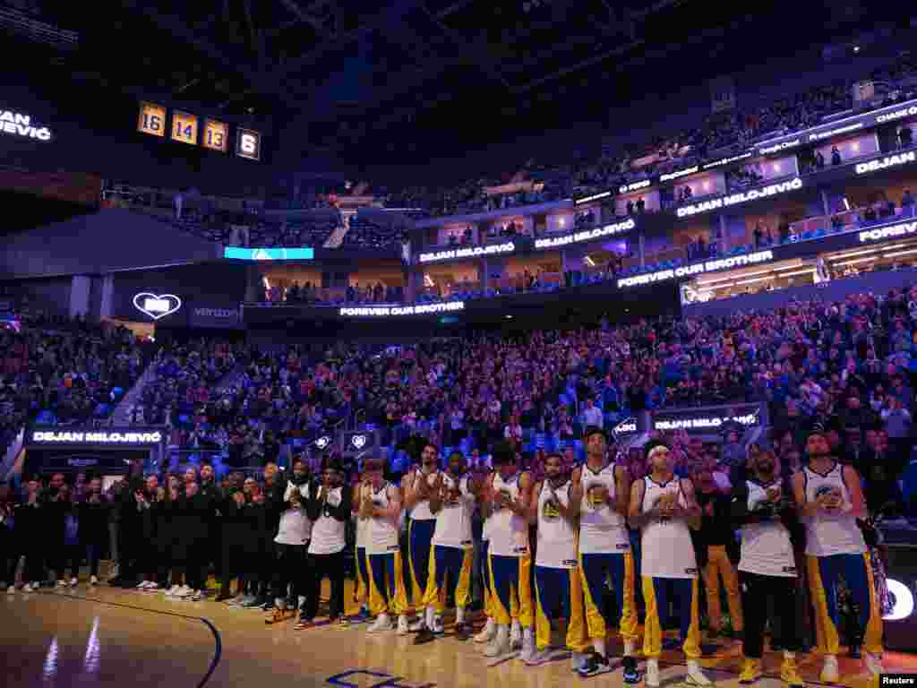 Navijači i igrači odaju počast Milojeviću pred utakmicu sa Atlantom (Foto: Kelley L Cox-USA TODAY Sports)