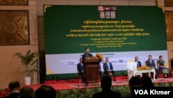 លោក​នាយករដ្ឋមន្ត្រី​ហ៊ុន​ ម៉ាណែត ថ្លែង​ក្នុងកម្មវិធី​ចក្ខុវិស័យ​ប្រទេស​កម្ពុជា​ឆ្នាំ​២០៣០​ ក្រុង​ភ្នំពេញ​ ថ្ងៃទី​២៣ខែវិច្ឆិកា​ ឆ្នាំ​២០២៣។ (ហ៊ុល រស្មី​/វីអូអេ)​