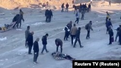 Израелските и палестинските власти нудат спротивставени извештаи за околностите под кои израелските војници отвориле оган.