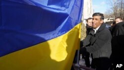 នាយករដ្ឋមន្ត្រី​ចក្រភព​អង់គ្លេស​លោក Rishi Sunak ធ្វើ​ទស្សនកិច្ច​នៅ​ទីក្រុង​កៀវ​ ប្រទេស​អ៊ុយក្រែន កាលពីថ្ងៃទី១២ ខែមករា ឆ្នាំ២០២៤។ (Stefan Rousseau/Pool via AP)