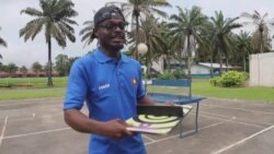 Le "Takkball", le nouveau sport à la mode à Abidjan