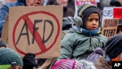 20 Ocak 2024 - Almanya'nın Frankfurt kentinde AfD'yi ve aşırı sağı protesto edenler protesto eyleminde biraraya gelmişti. 
