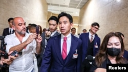 ​លោក Pita Limjaroenrat ប្រធាន​គណបក្ស Move Forward ចាកចេញ​ពី​សភា​ក្រោយ​បោះឆ្នោត​ជ្រើសរើស​ប្រធាន​សភា កាល​ពី​ថ្ងៃ​ទី​៤ ខែ​កក្កដា ឆ្នាំ​២០២៣។