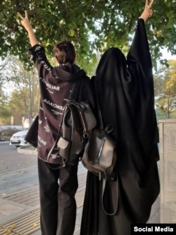 نافرمانی مدنی زنان ایران در مقابل حجاب اجباری