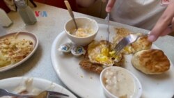 Vlogger On The Road: Breakfast Ala Elvis Presley Yuk!
