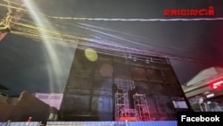 ខារ៉ាអូខេ​ និងសណ្ឋាគារ មួយ​បាន​ឆេះក្នុង​រាជធានីភ្នំពេញ ប្រទេស​កម្ពុជាកាលពីថ្ងៃទី០១ កក្កដា​ ឆ្នាំ២០២៣។ (ហ្វេសប៊ុក/អគ្គស្នងការដ្ឋាន​នគរបាល​ជាតិ)